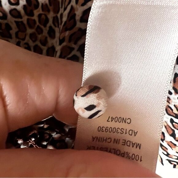 Adrianna Papell Blouse with Ruched Arms, Size Medium. Excellent Condition. - Picture 7 of 7